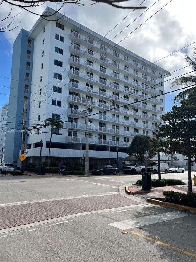 Building Photo - 345 Ocean Dr