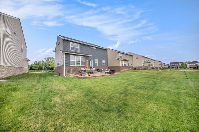 Building Photo - 882 Groveland Cir