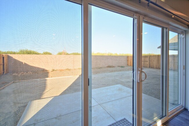 Building Photo - Newer home with solar AVAILABLE NOW!
