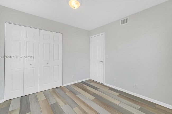 Building Photo - 6832 Palmetto Cir S