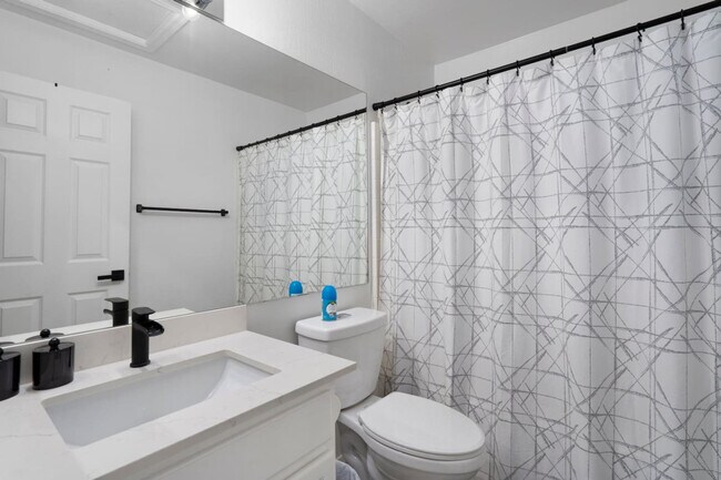 Building Photo - 13682 W Desert Flower Dr