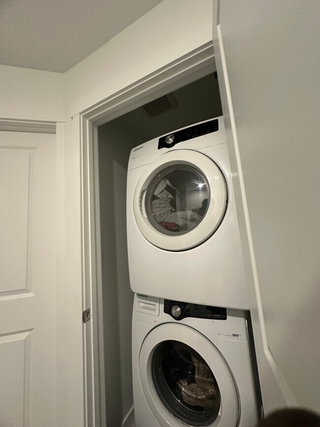 Building Photo - 7083 S Jordan Pkwy W