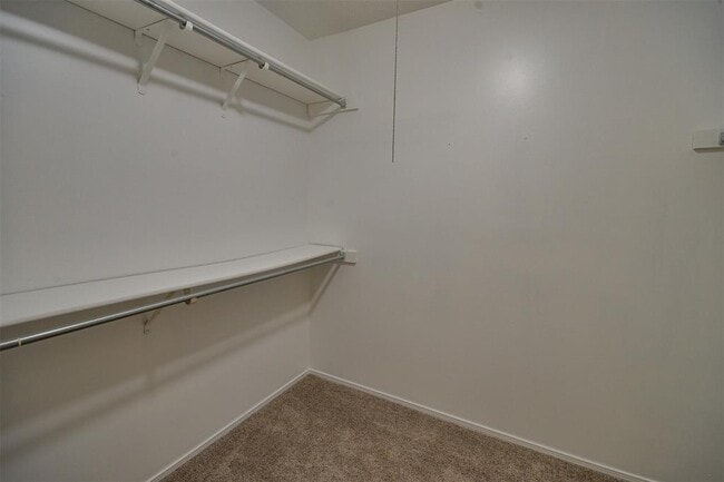 Building Photo - 3210 River Valley Dr