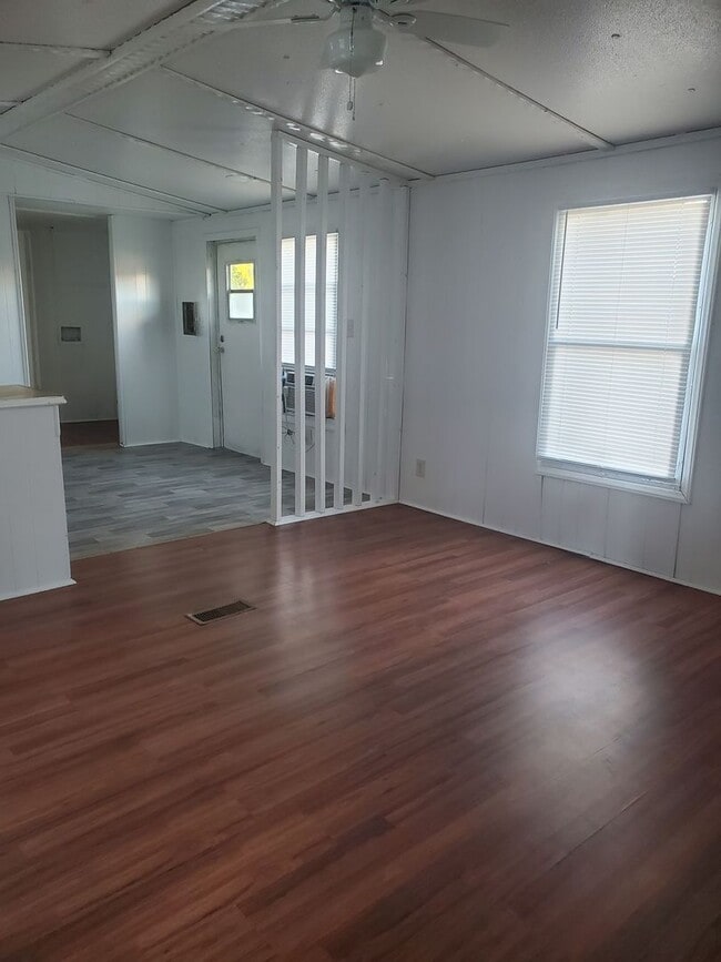 Building Photo - Newly Renovated Mobile Home
