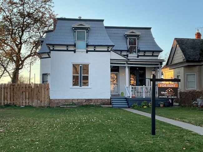 Building Photo - 2135