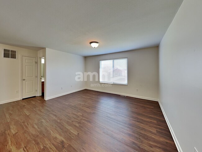 Building Photo - 6718 Waverly Park