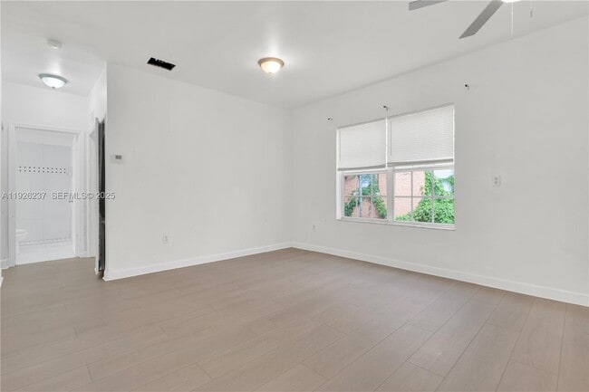 Building Photo - 963 SW 6th St