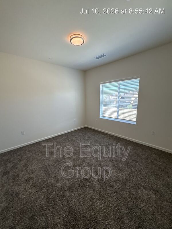 Building Photo - 725 S Pinkham St