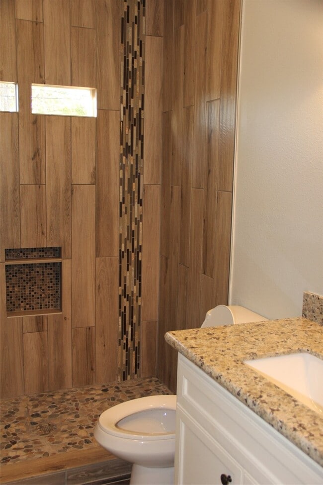 Building Photo - 724 Bowie St