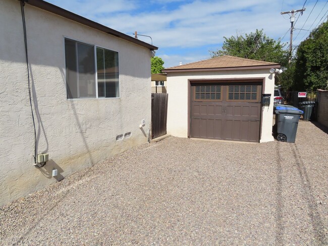 Building Photo - Three Bedroom Two Bath Home in La Mesa