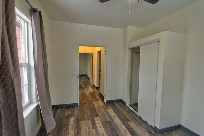 Building Photo - 2 Bedroom 1 Bath- House