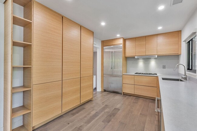 Building Photo - Remodeled Home in near Downtown Mountain View