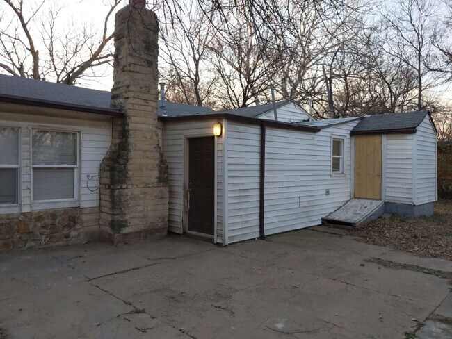 Building Photo - 2 Bed, 1 Bath Ready for Rent!