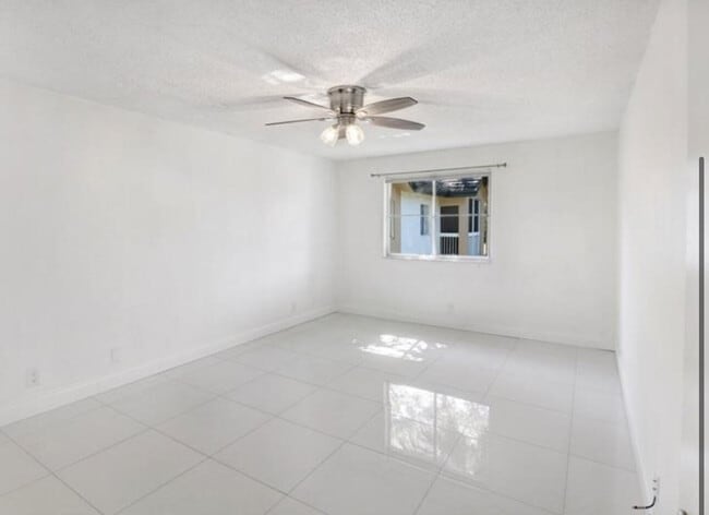 Building Photo - 9901 Westview Dr