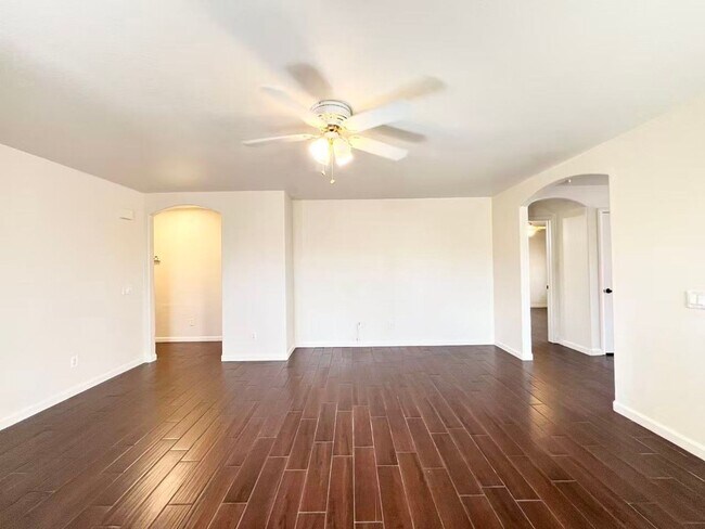 Building Photo - 10996 Crispinio St