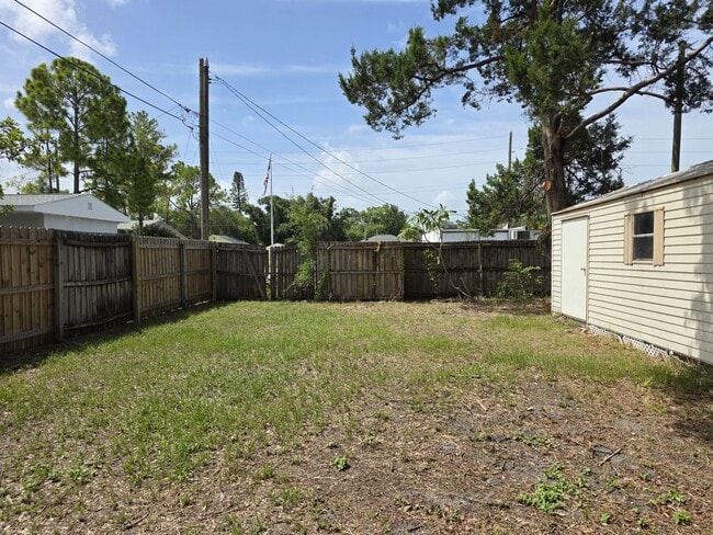 Building Photo - 2 Bedroom Single Family Home in Central Gulfport