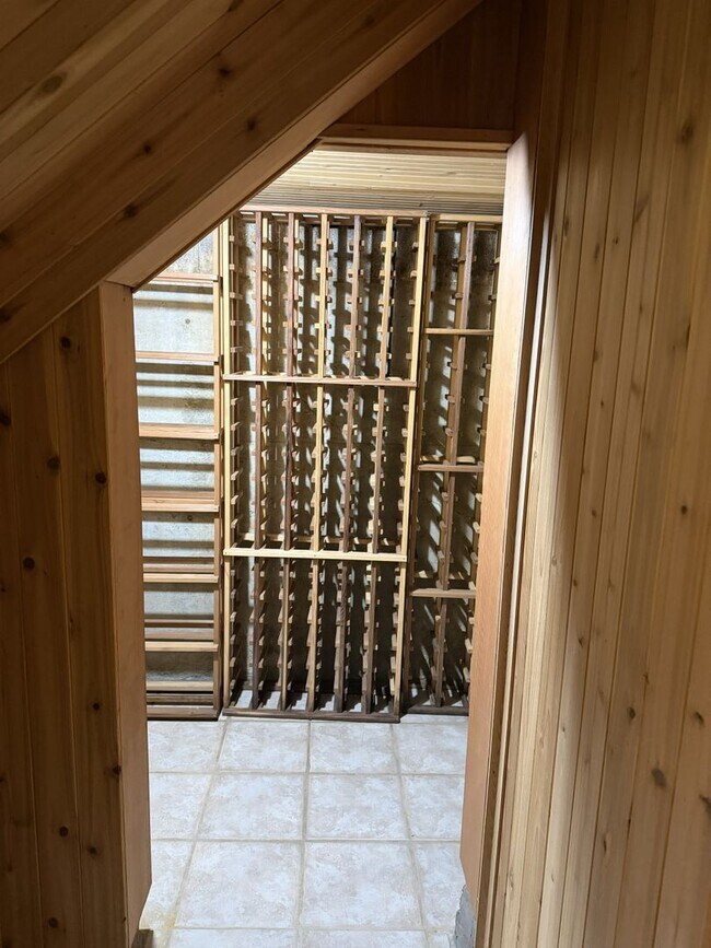 Building Photo - 1150 N 5th St