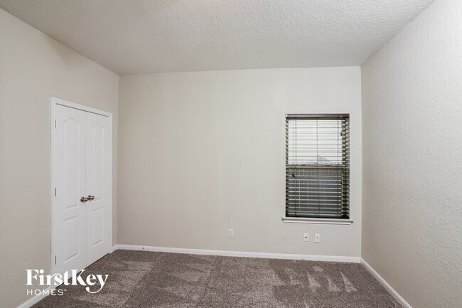 Building Photo - 10523 Branch Post