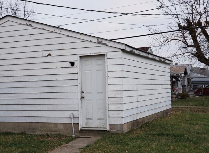 Building Photo - 2501 English Ave