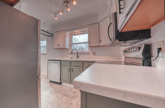 Building Photo - 3088 Ontario St