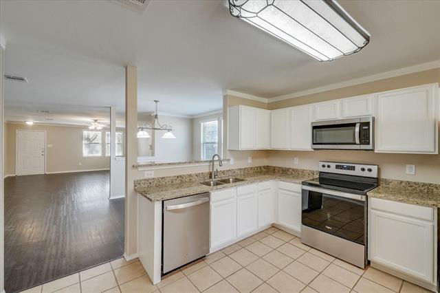 Building Photo - 1825 Lariat Dr