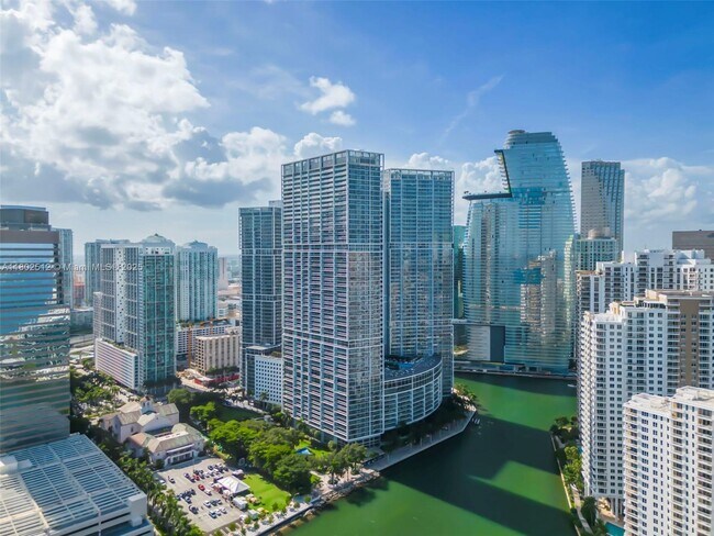 Building Photo - 495 Brickell Ave