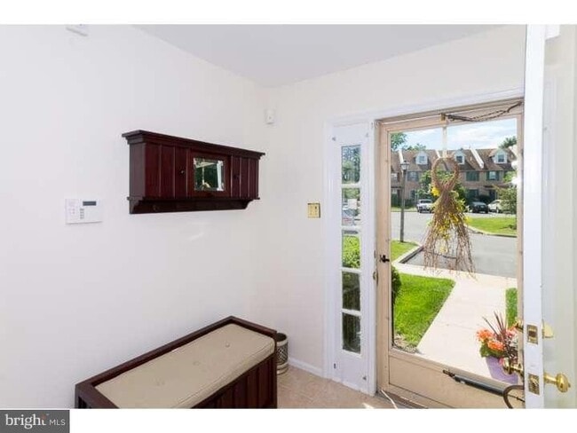 Building Photo - 137 Discovery Ct