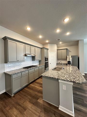 Building Photo - 4716 Bluffview Dr