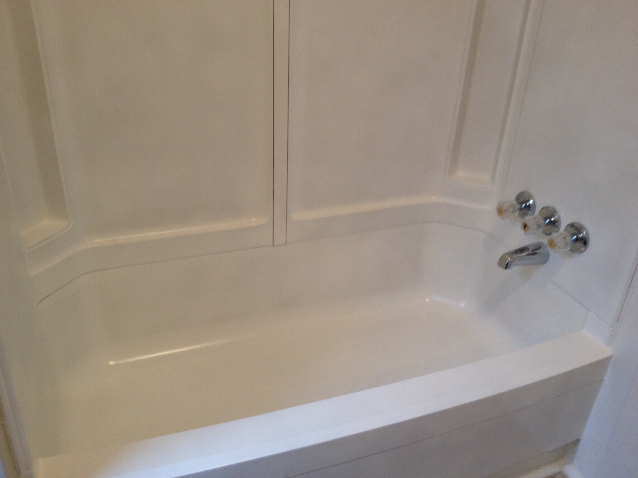 Building Photo - 142 E 5th St