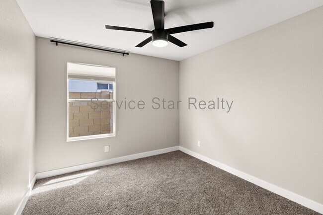 Building Photo - 1408 E Carson Rd