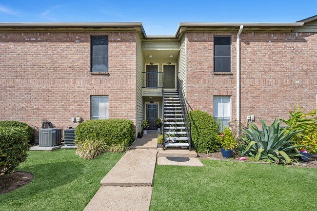 Building Photo - 18800 Egret Bay Blvd