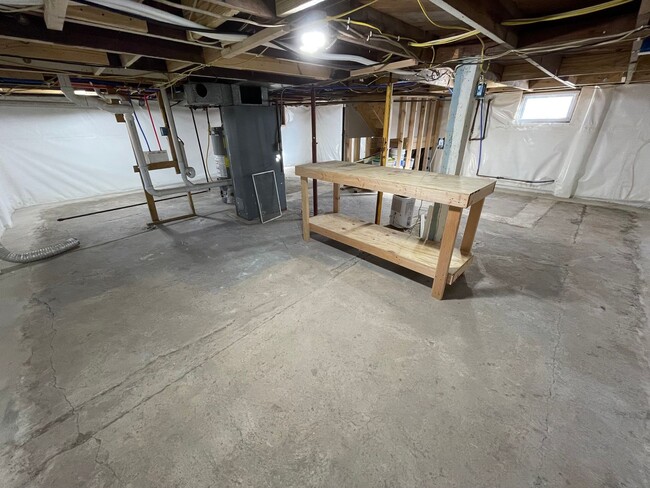 Building Photo - 2 bd, 1 ba house just east of downtown, co...