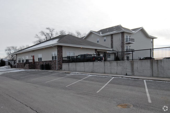 Building Photo - Creekside Village