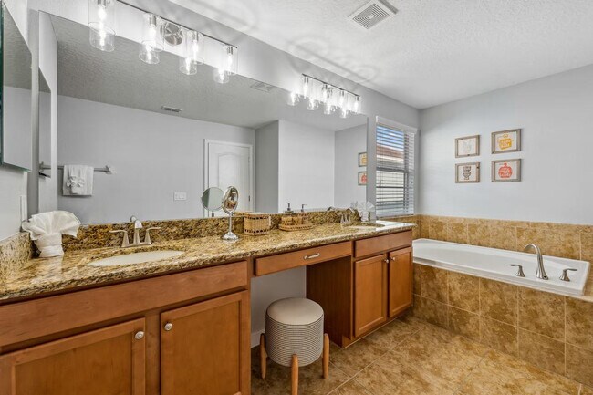 Building Photo - 8964 Bismarck Palm Rd