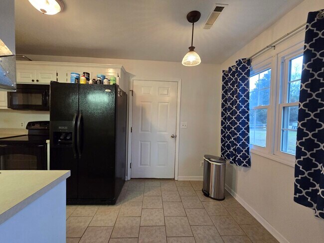 Building Photo - 5945 Lost Creek Dr