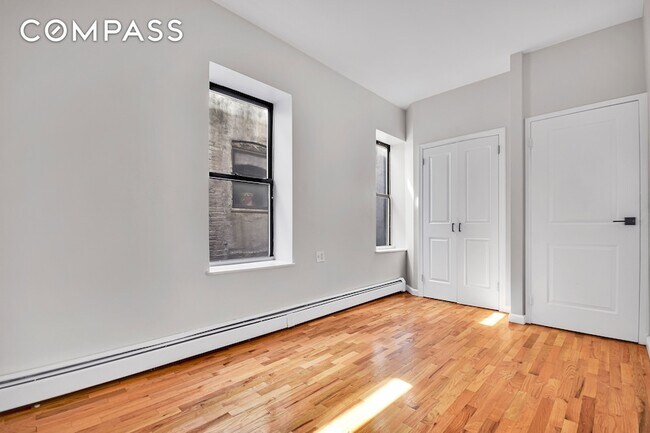 Building Photo - 307 E 105th St