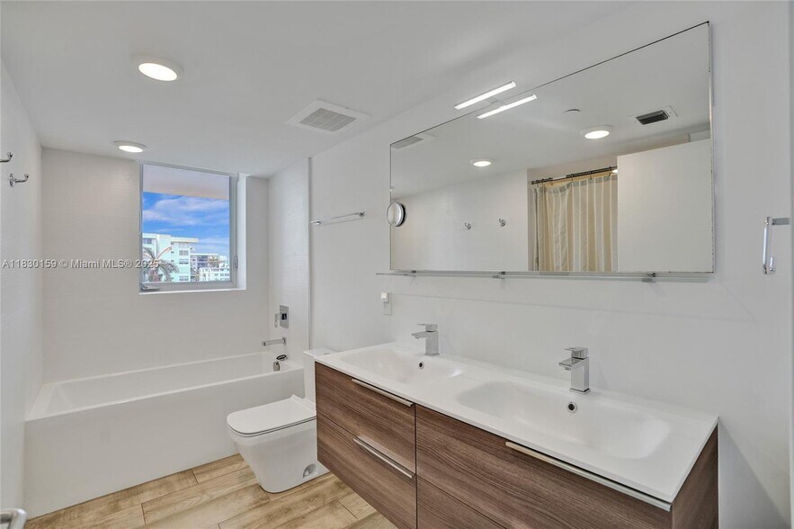 Building Photo - 9261 E Bay Harbor Dr