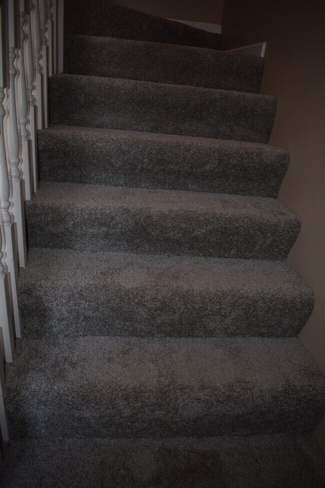 Building Photo - 142 S Springview Dr