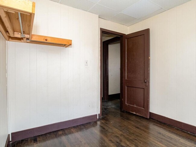 Building Photo - 1418 Lenz Ave