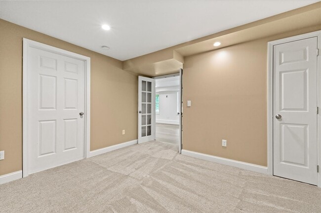 Building Photo - 30 Daylily Ln