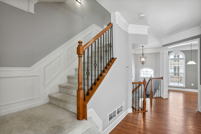 Building Photo - Beautiful townhouse in Westbury at Vinings...