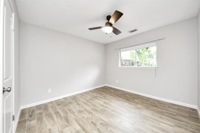 Building Photo - 2706 Plantation Dr