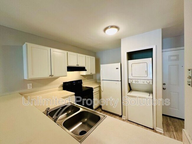 Building Photo - 211 Sunn Aire Ct