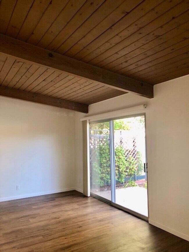 Building Photo - 3710 San Remo Dr