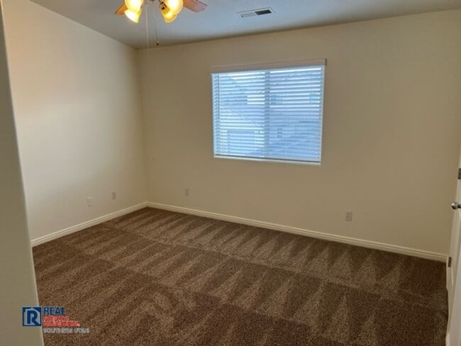 Building Photo - Skyhawk Townhome