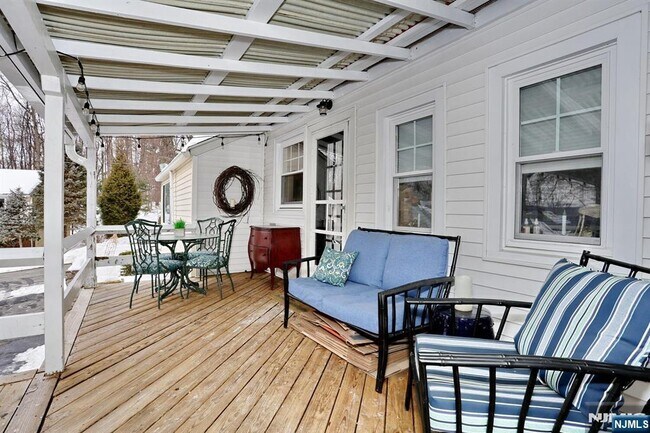 Building Photo - 2 Maysenger Rd