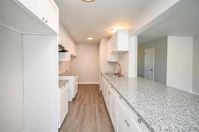 Building Photo - 6514 Kentwick Dr