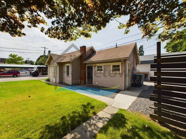 Building Photo - 1 Bedroom Cottage with Off-Street Parking Available in Midtown Coeur d'Alene!