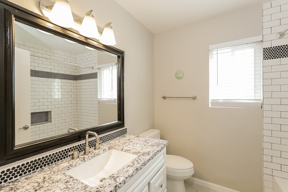 Building Photo - 1915 S 39th St