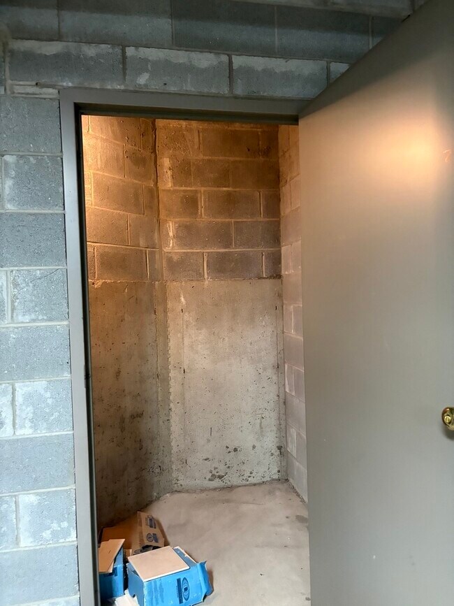 Building Photo - 14100 Sheffield Dr